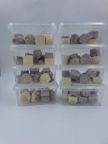 علبة بوظة مجففة بالتبريد بطعم الاوريو والبستاشيو